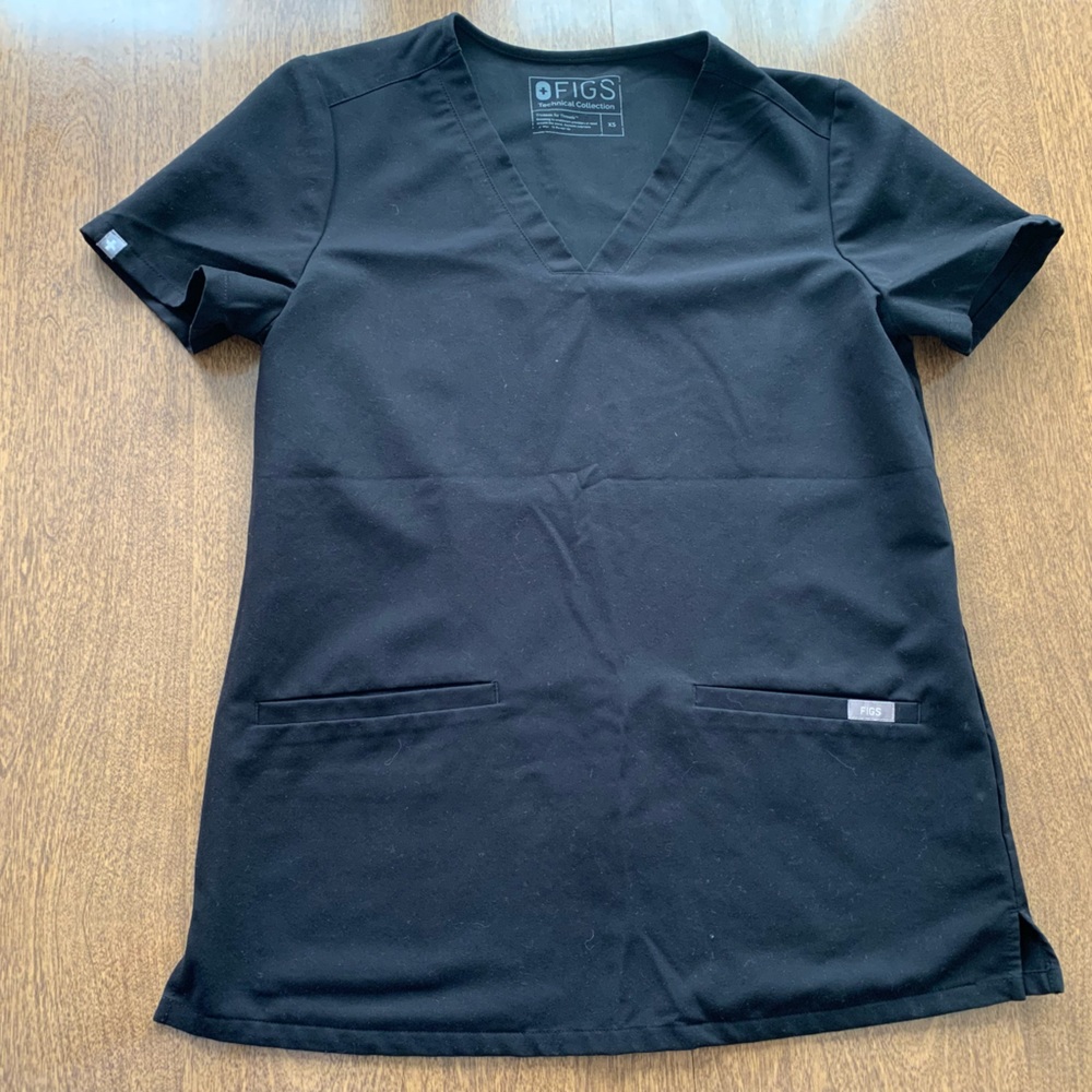 Figs Women’s XS 2 pocket scrub shirt